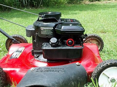 The Best Way to Prime a Lawn Mower